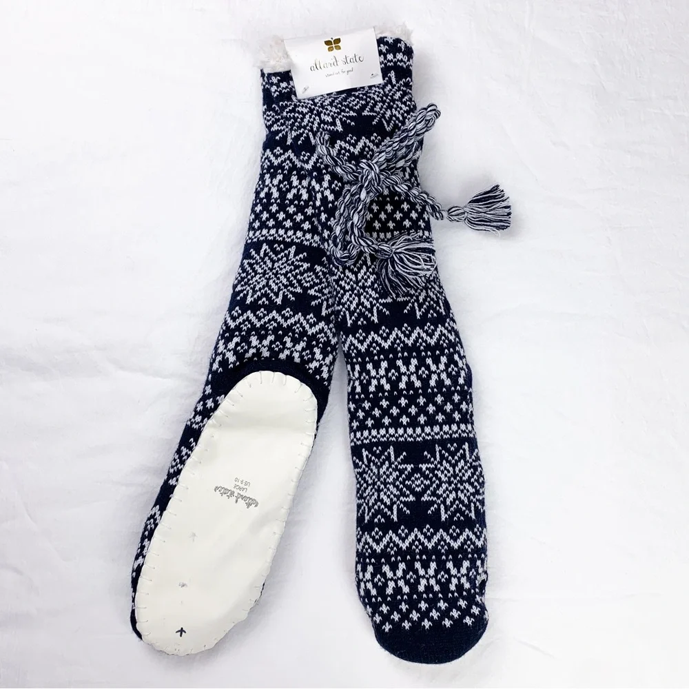 Altar'd State Navy & White Sweater Slipper Socks - Picture 1 of 3